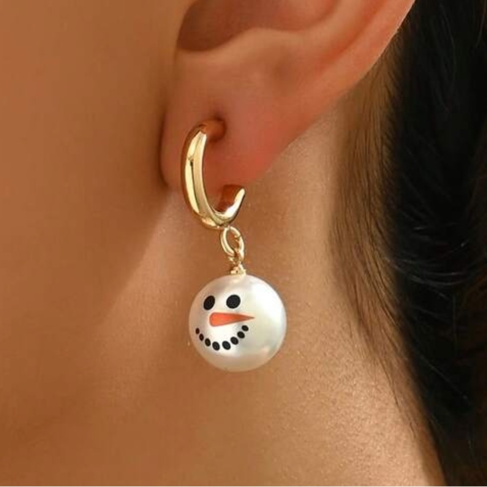 New. Snowman faux Pearl Earrings